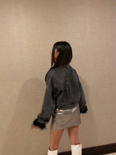 Load image into Gallery viewer, FEATHER TRIM WASHED DENIM JACKET
